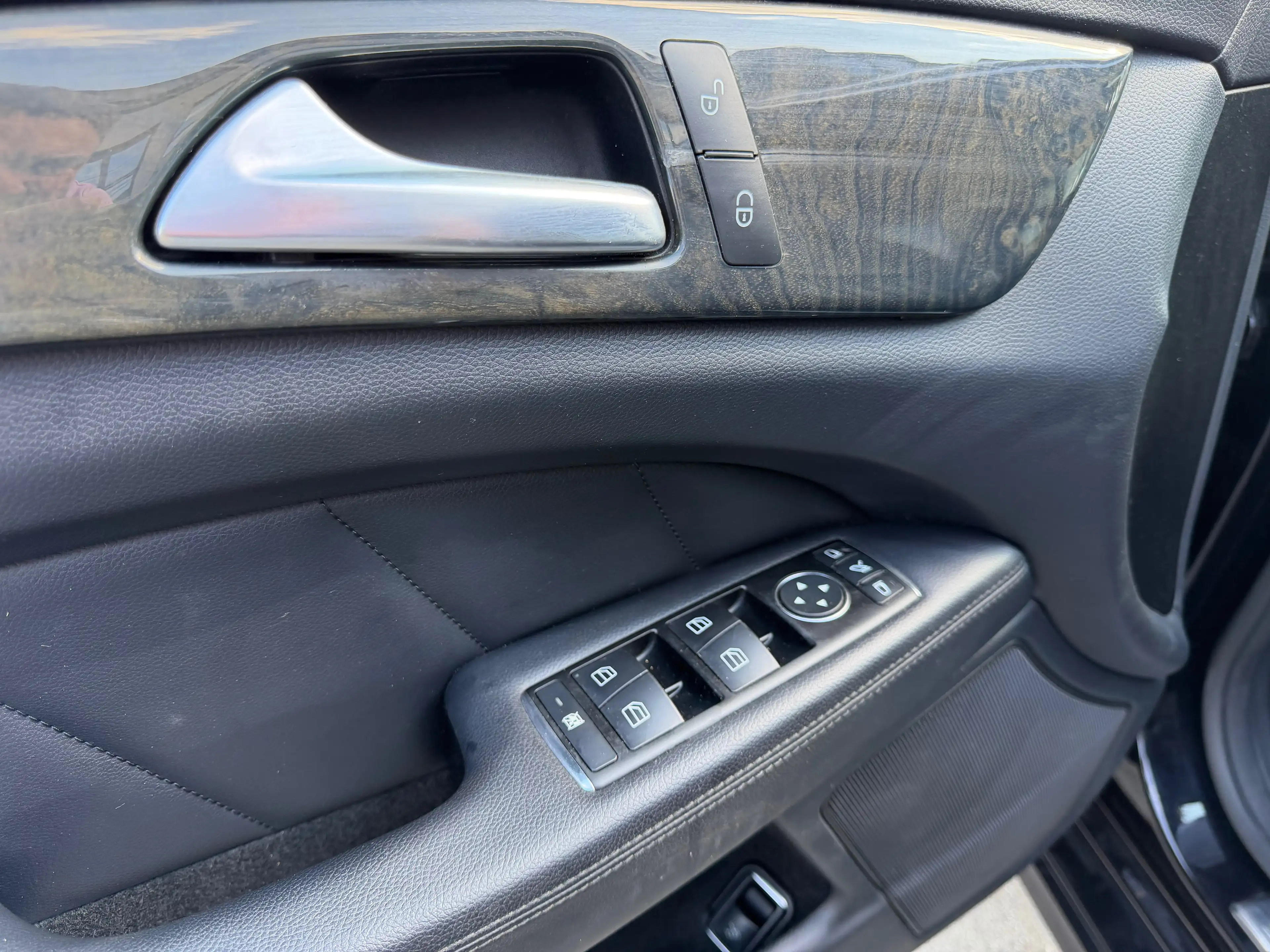 Mercedes-Benz CLS 350 CLS 350 BlueTEC 4-Matic — photo 8