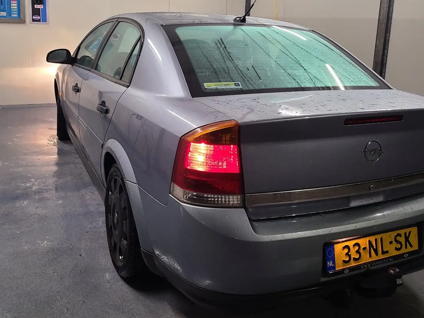 Opel Vectra 1.8-16V Comfort Nav. Gris - 2