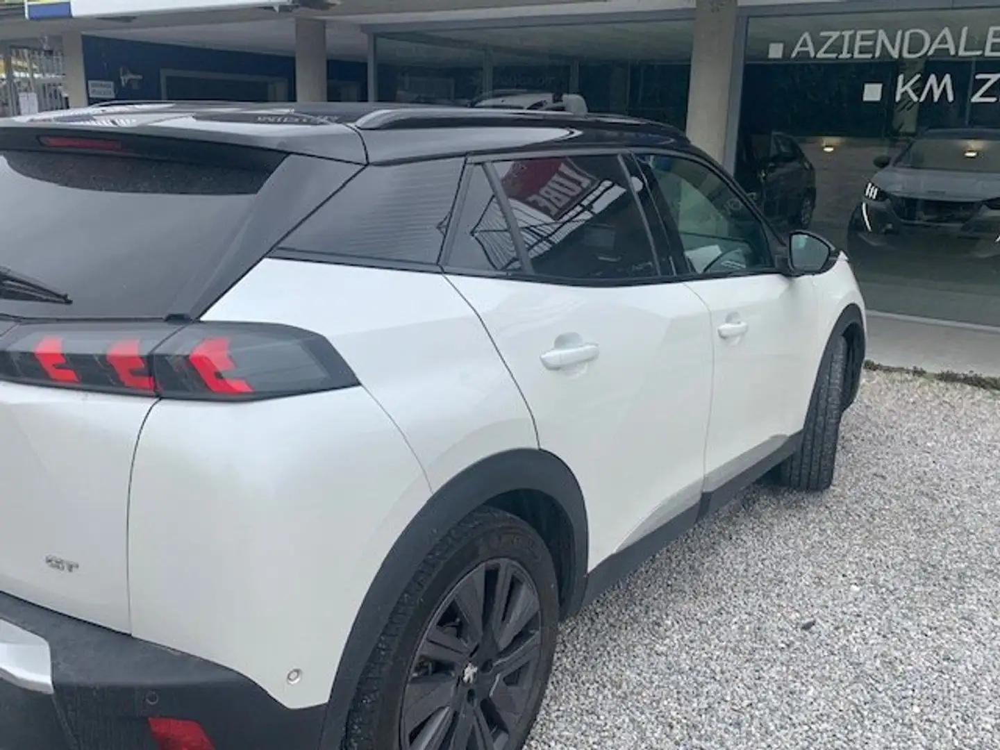 Peugeot e-2008 e-2008+GT+100kW Blanco - 1