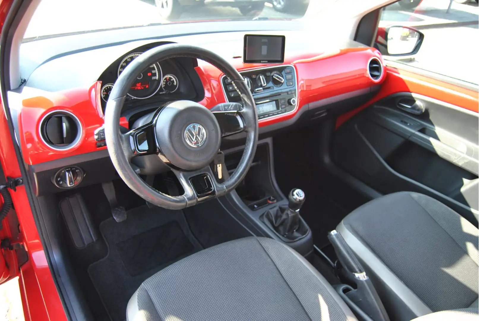 Volkswagen up! 1.0 high up! pano, stoelver, cruise Rouge - 2