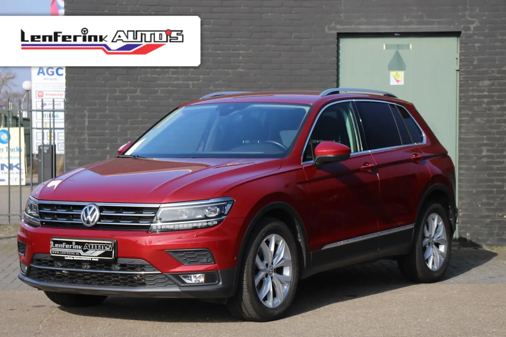 Volkswagen Tiguan 2.0 TDI 150 pk DSG Aut. GRIJS KENTEKEN Navi 360 Ca crvena - 1