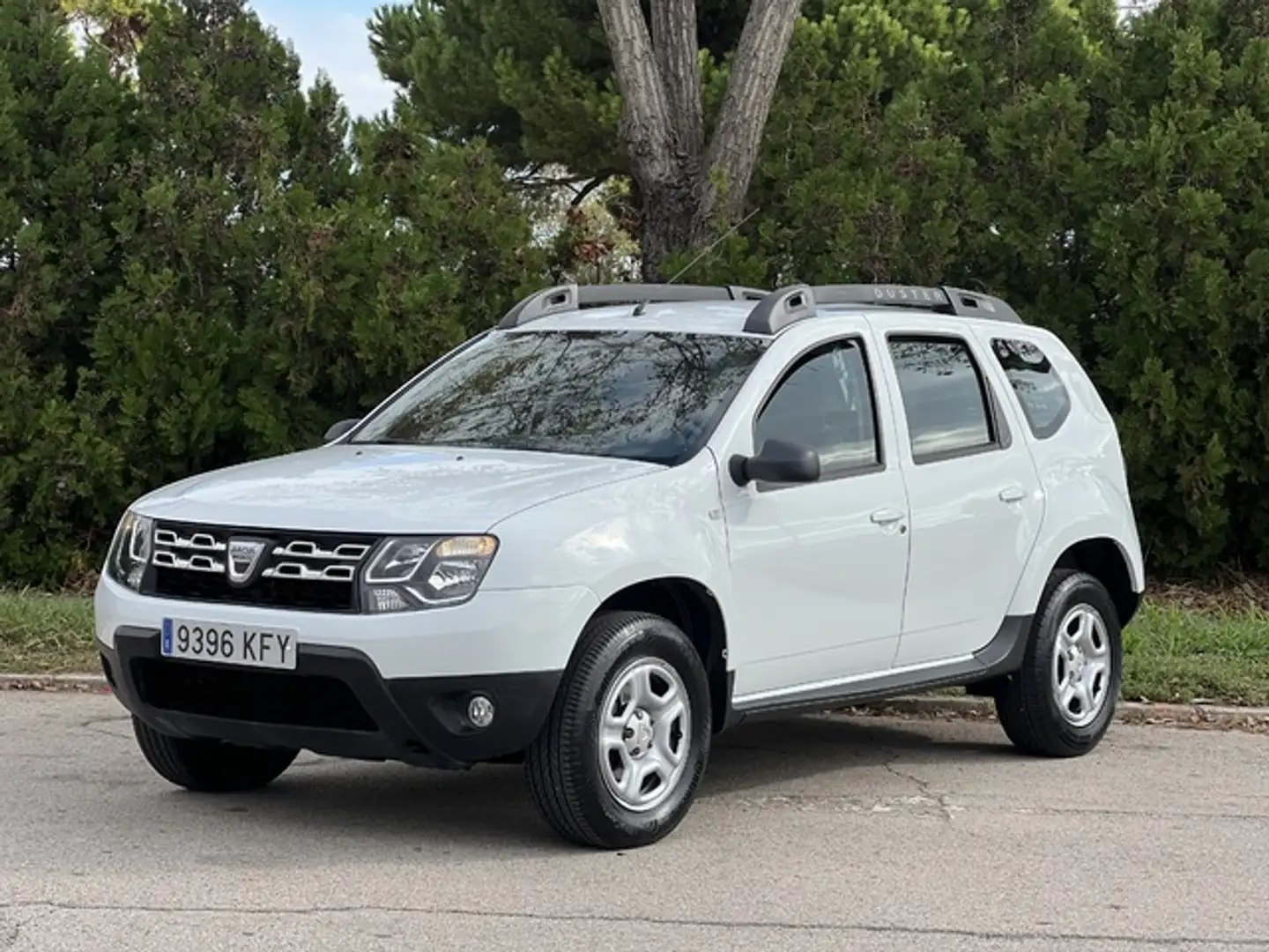 Dacia Duster 1.2 TCE Laureate 4x4 125 Blanc - 1