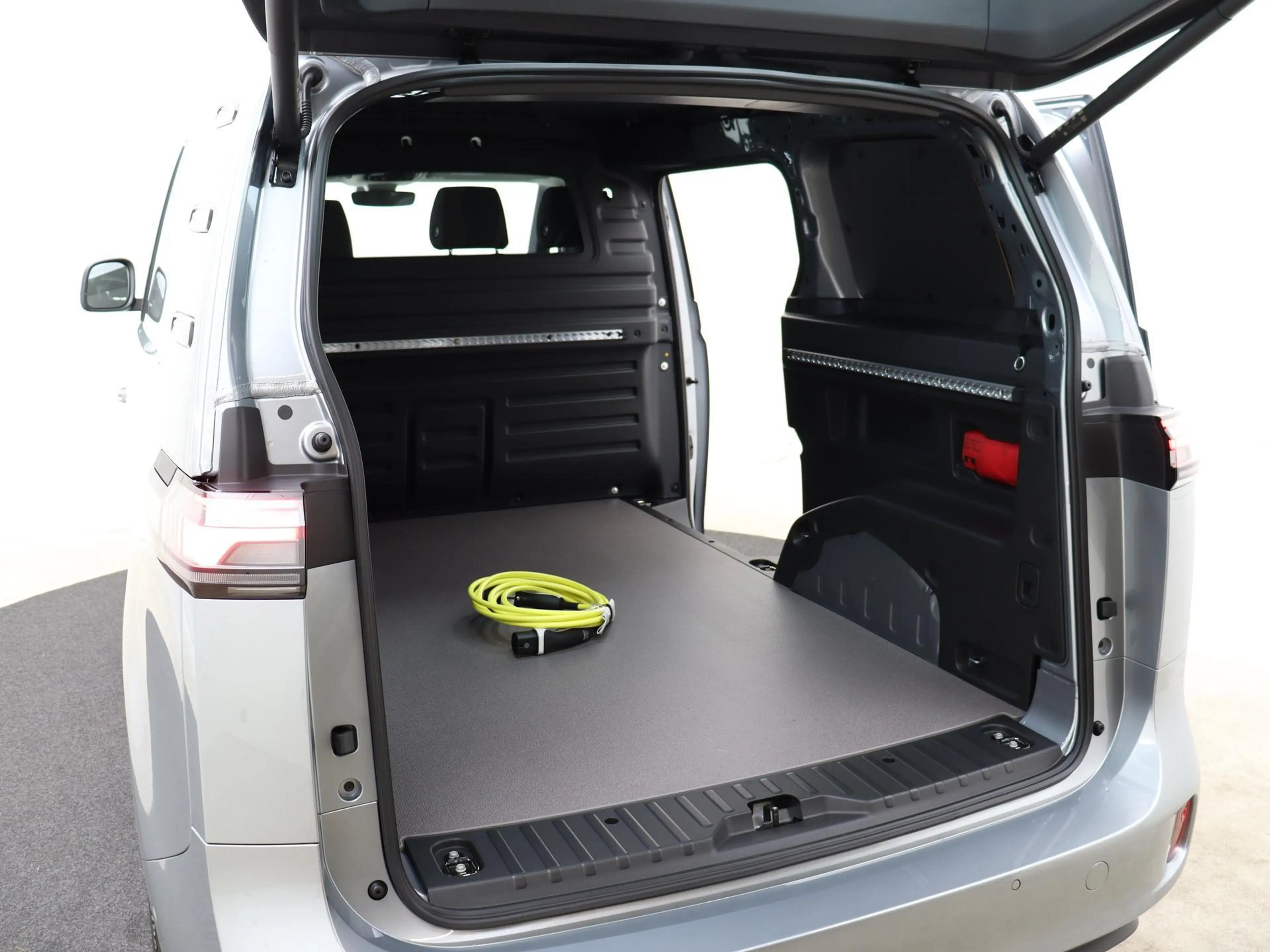 Volkswagen ID. Buzz Cargo Bedrijfswagens Bulli Limited Edition 250 kW / 340 — photo 8
