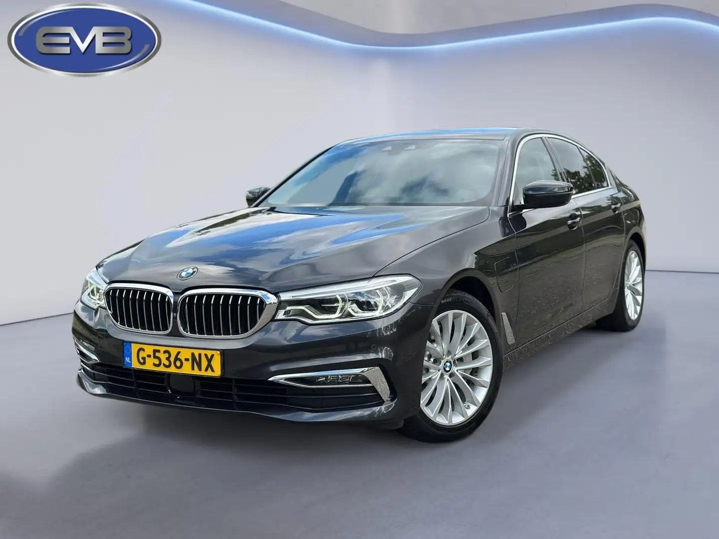 BMW 530 5-serie 530e iPerformance eDrive luxury Edition, v Gris - 1