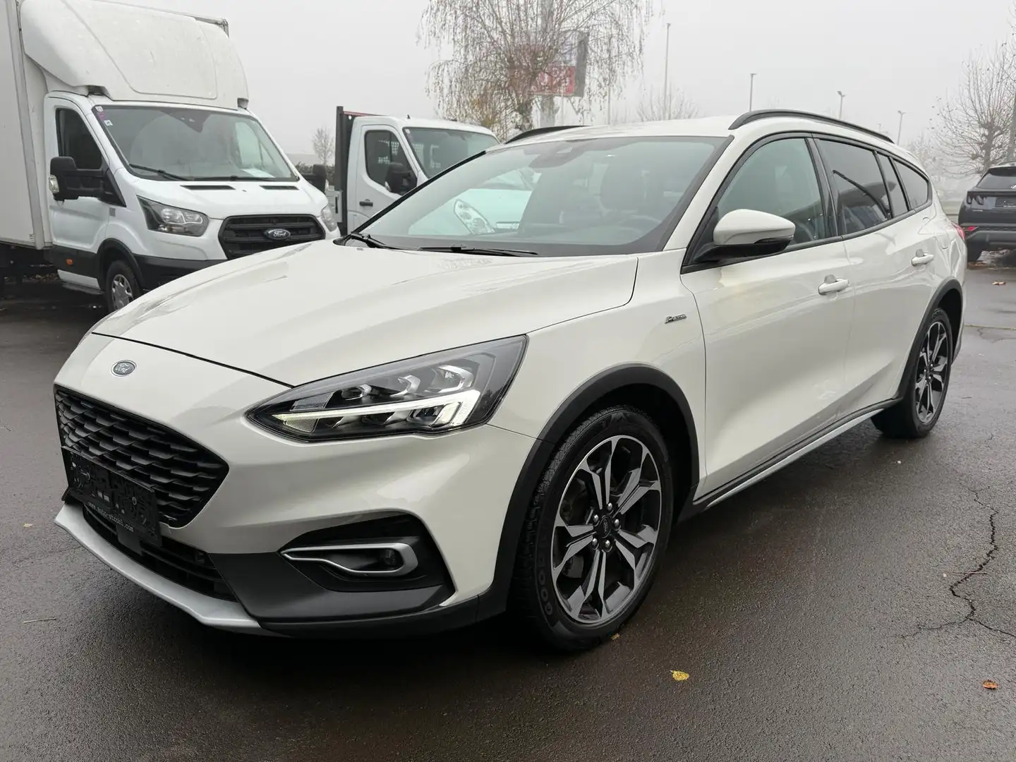 Ford Focus Traveller 1,0 EcoBoost Cool & Connect Weiß - 1