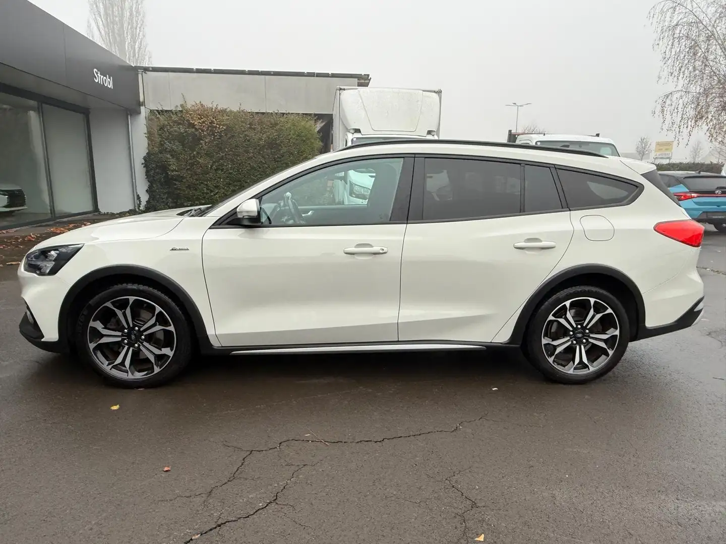 Ford Focus Traveller 1,0 EcoBoost Cool & Connect Weiß - 2