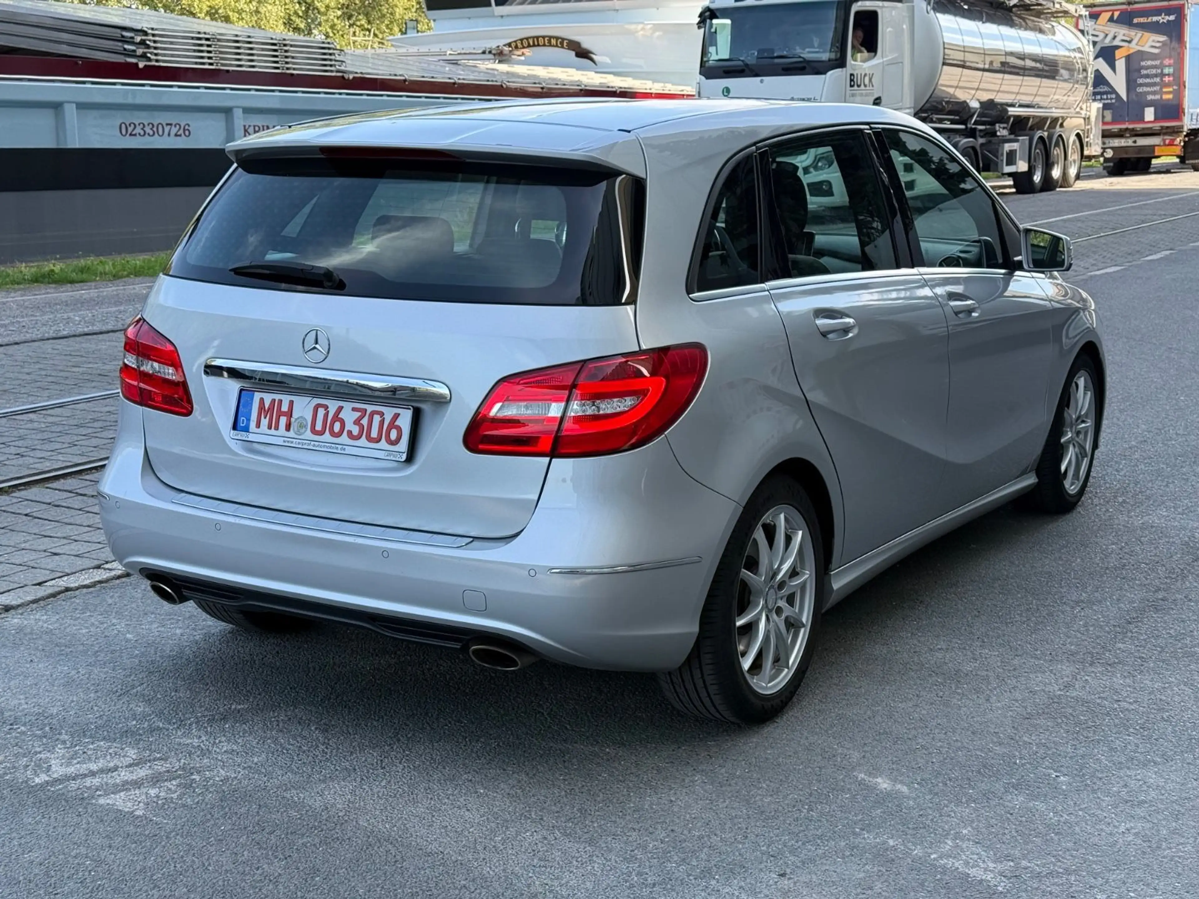 Mercedes-Benz B 220 B220*4Matic*1.HD*MB-Scheckheft*Xenon*Sportpaket* — photo 4