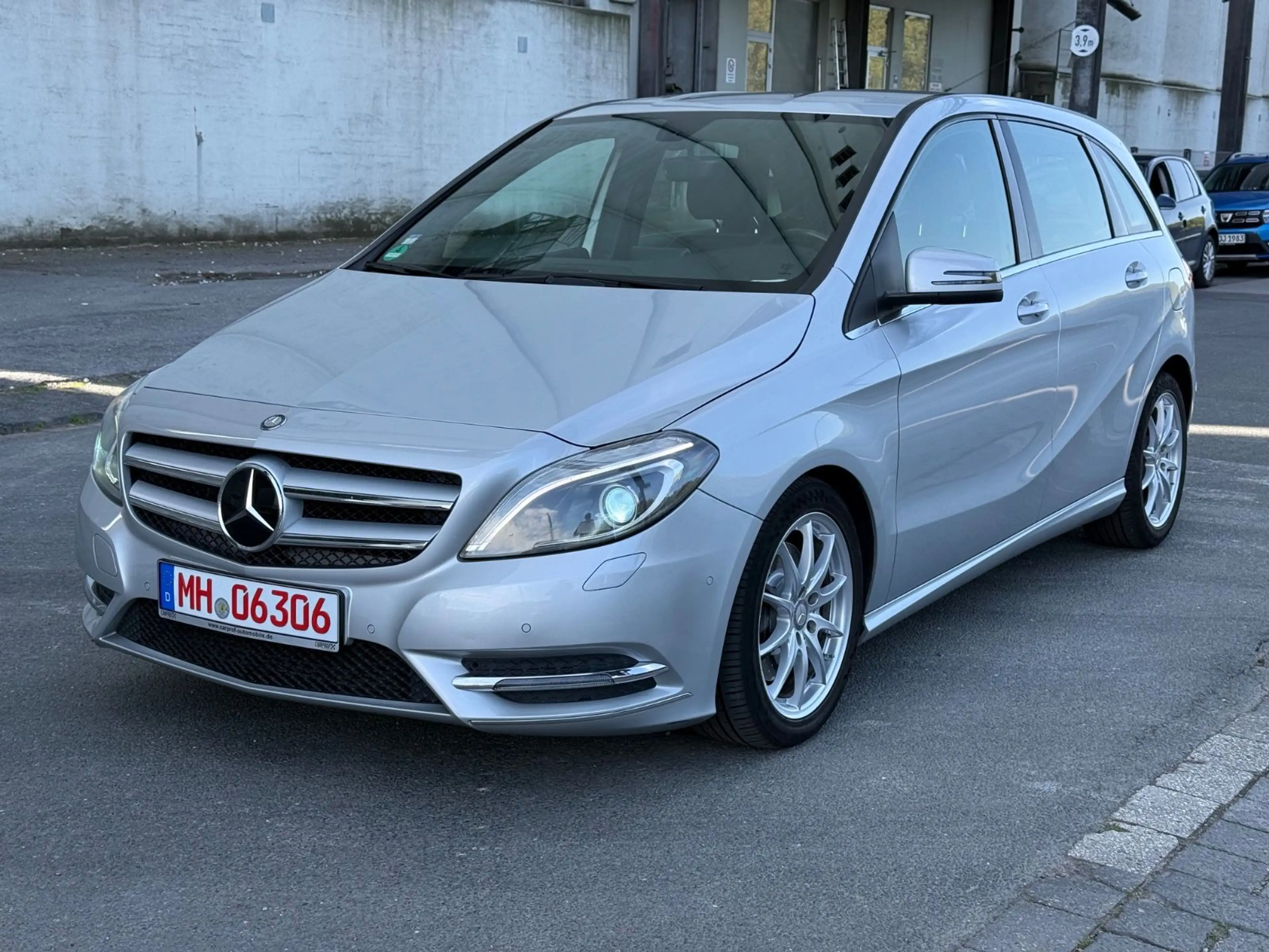 Mercedes-Benz B 220 B220*4Matic*1.HD*MB-Scheckheft*Xenon*Sportpaket* — photo 2