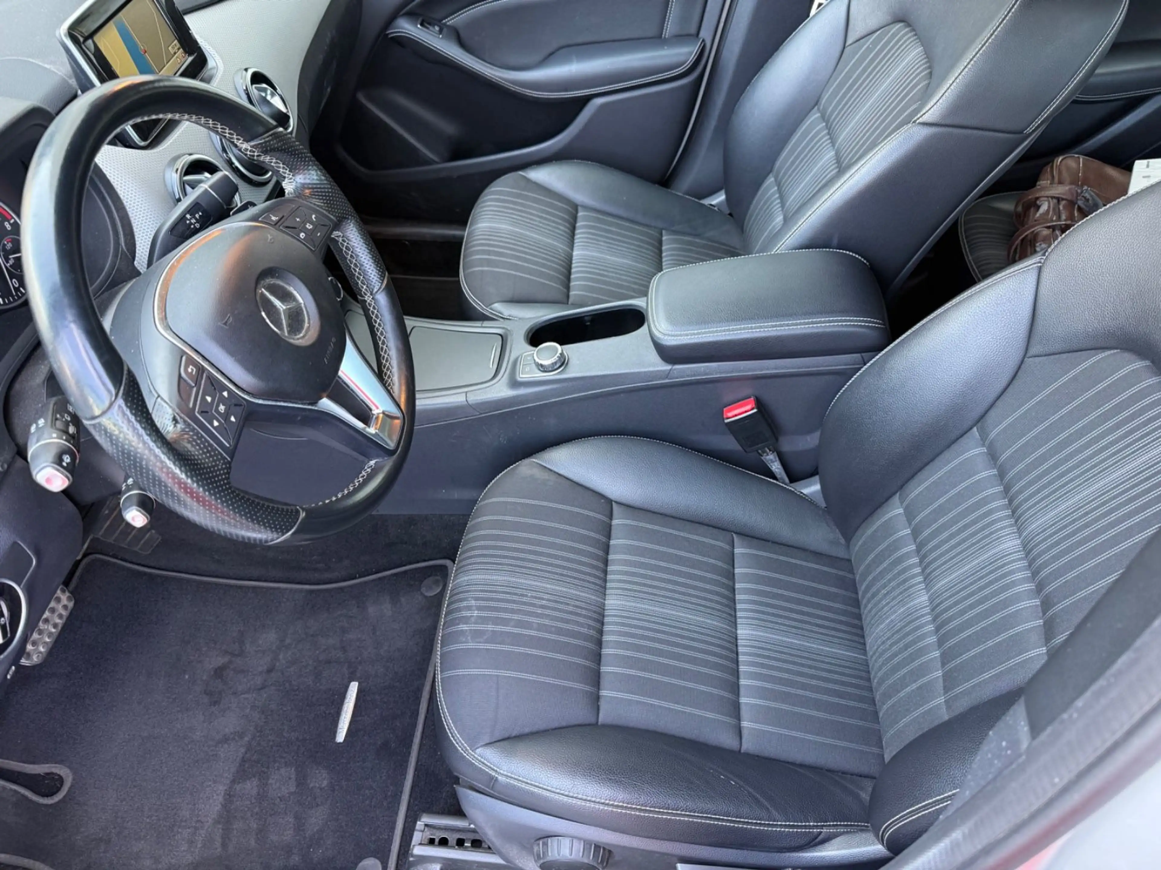 Mercedes-Benz B 220 B220*4Matic*1.HD*MB-Scheckheft*Xenon*Sportpaket* — photo 8