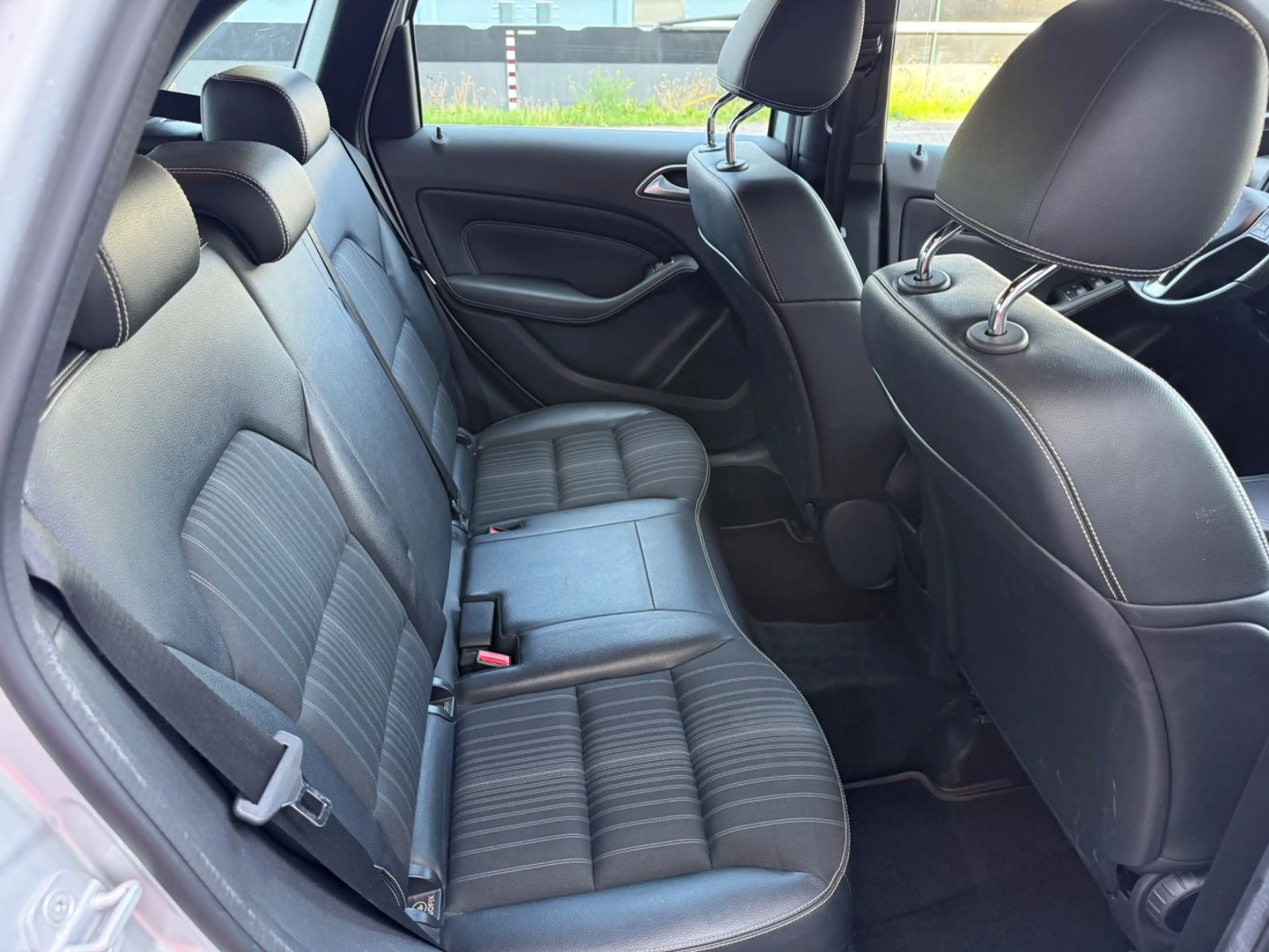 Mercedes-Benz B 220 B220*4Matic*1.HD*MB-Scheckheft*Xenon*Sportpaket* — photo 9