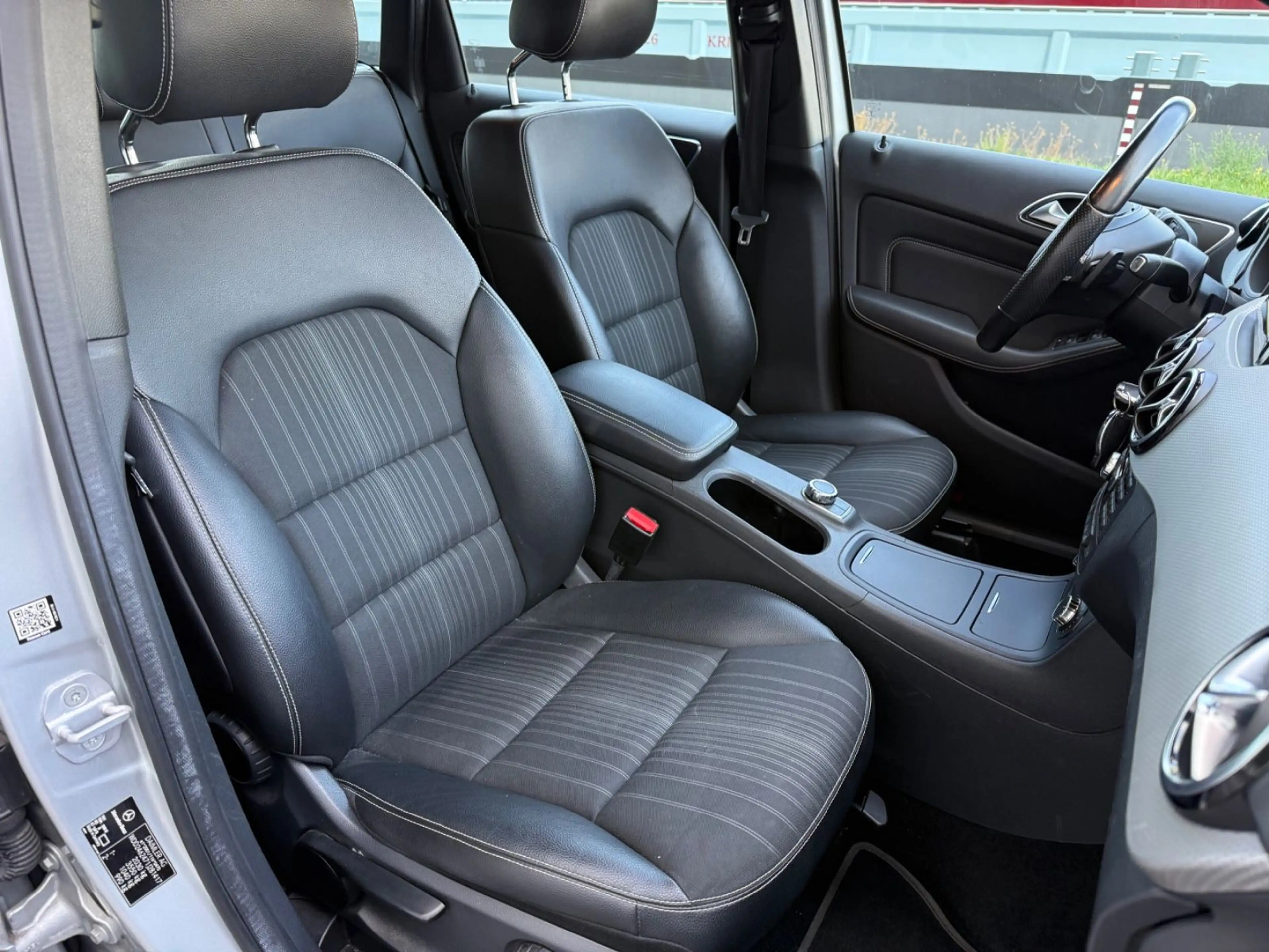Mercedes-Benz B 220 B220*4Matic*1.HD*MB-Scheckheft*Xenon*Sportpaket* — photo 12