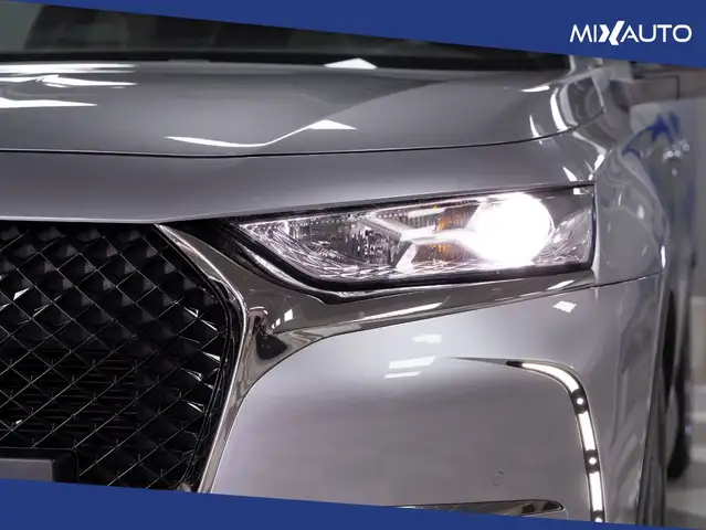 DS Automobiles DS 7 view 10