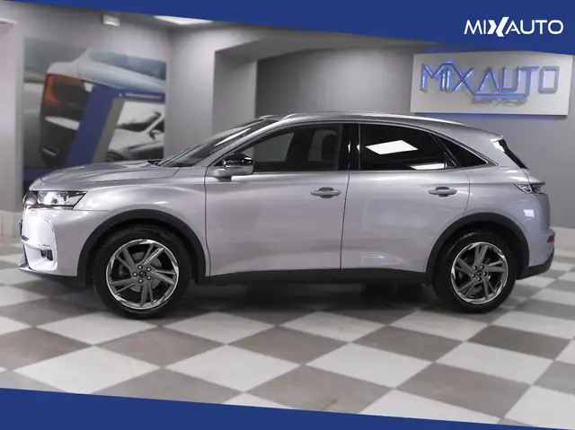 DS Automobiles DS 7 view 3