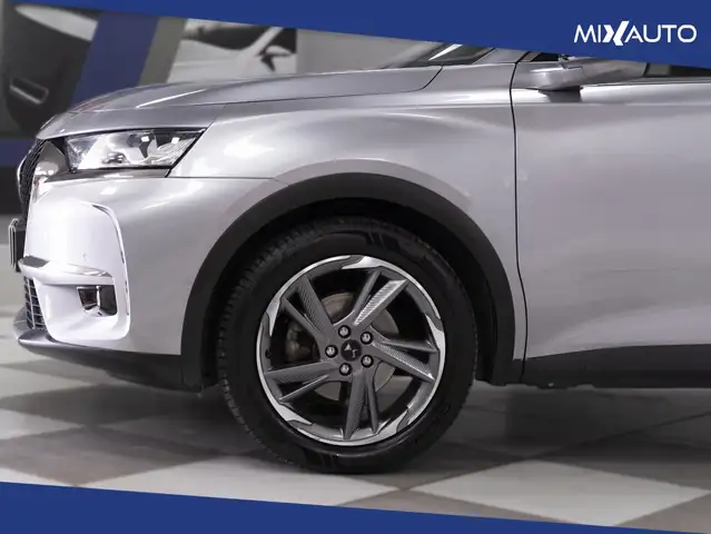 DS Automobiles DS 7 view 8
