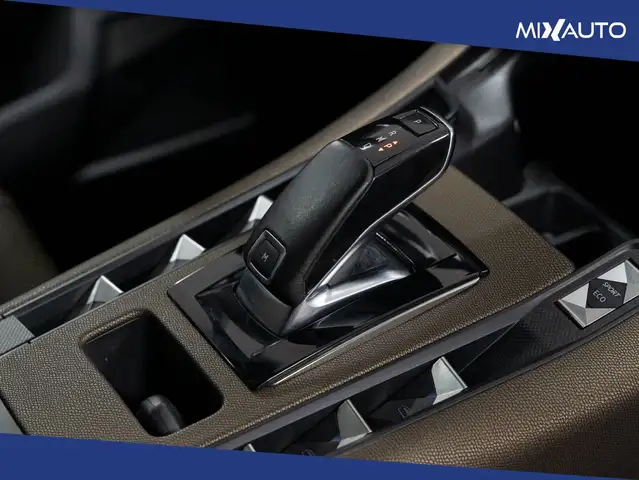 DS Automobiles DS 7 view 13