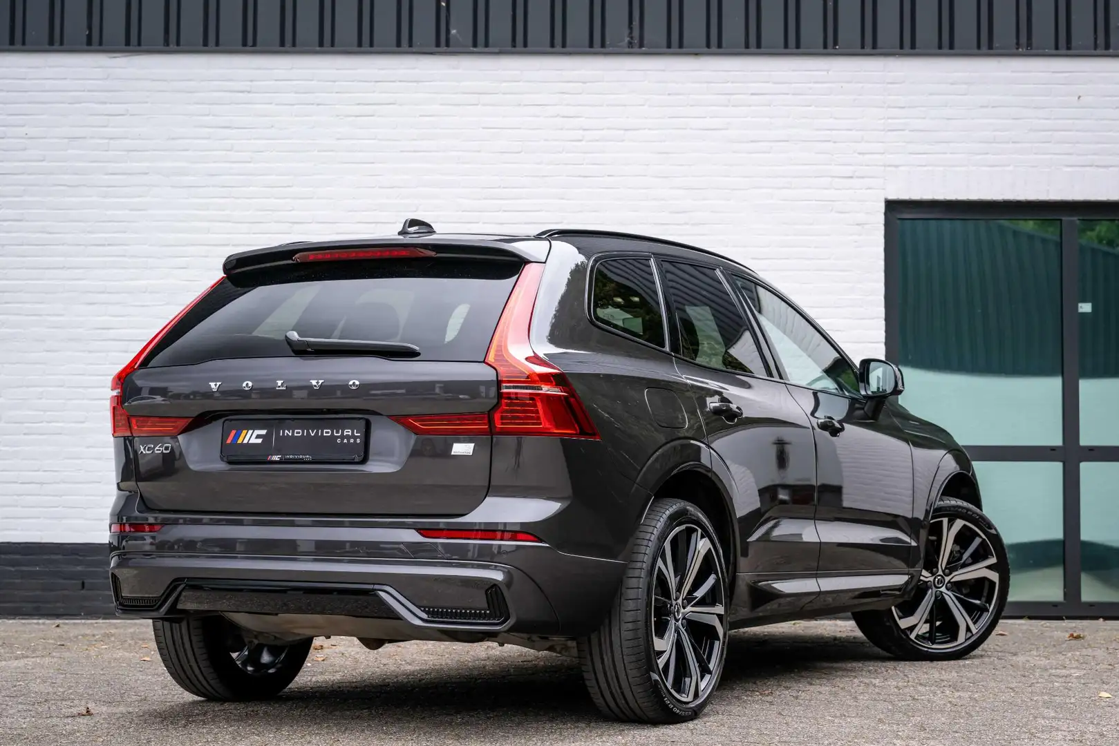 Volvo XC60 2.0 T6 AWD Inscription 398pk LONG RANGE Trekhaak Grau - 2