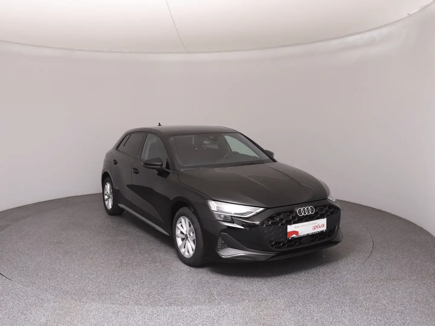 Audi A3 30 TFSI Schwarz - 2