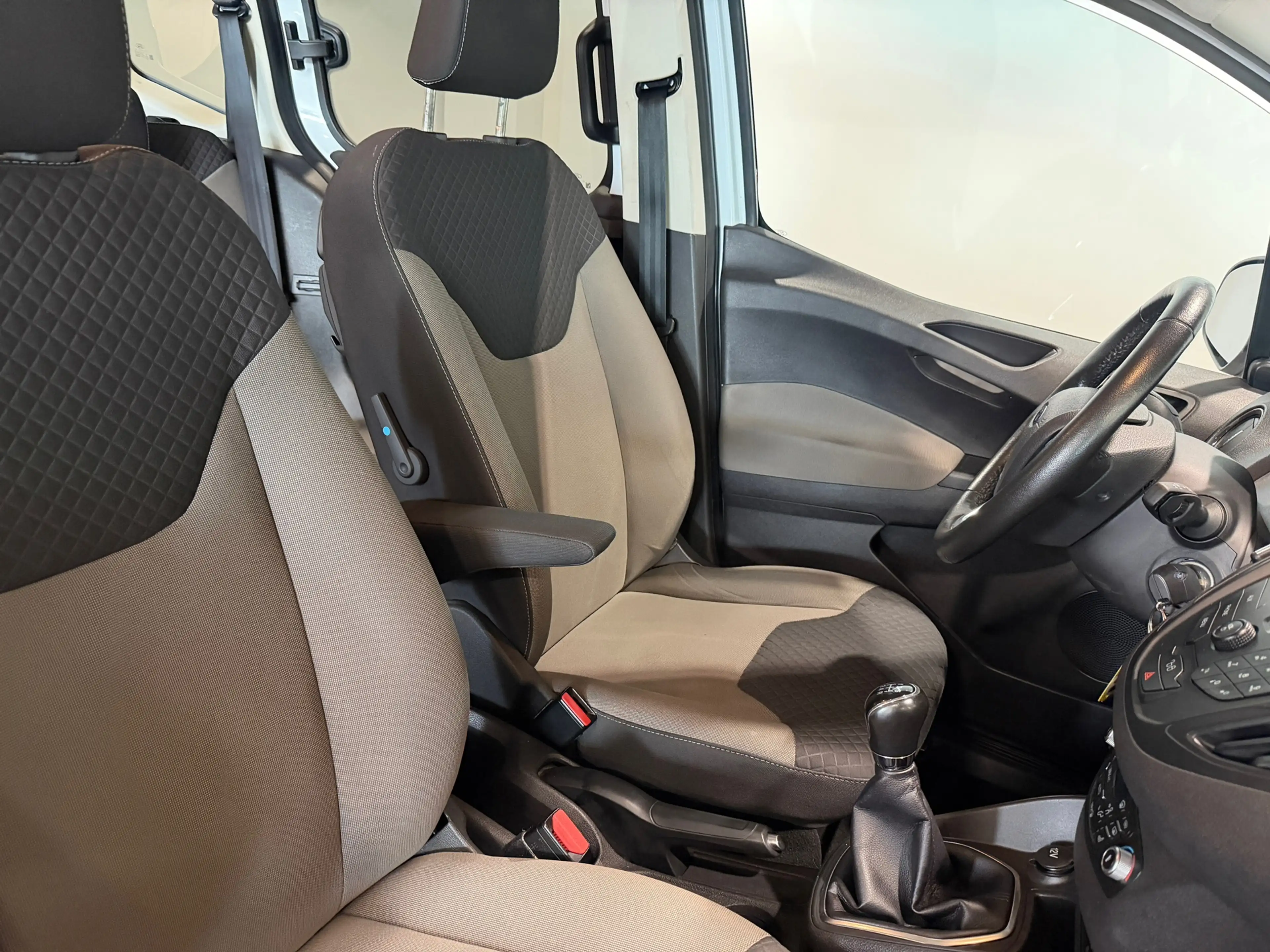 Ford Tourneo Courier 1.0 Titanium Clima|Stoelverw.|Voorruitverw.|Blueto — photo 8