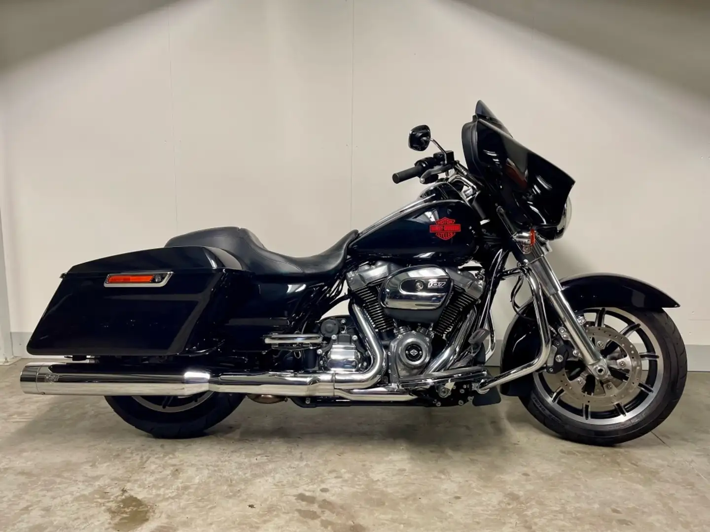 Harley-Davidson Electra Glide TOURING FLHT STANDARD Noir - 1