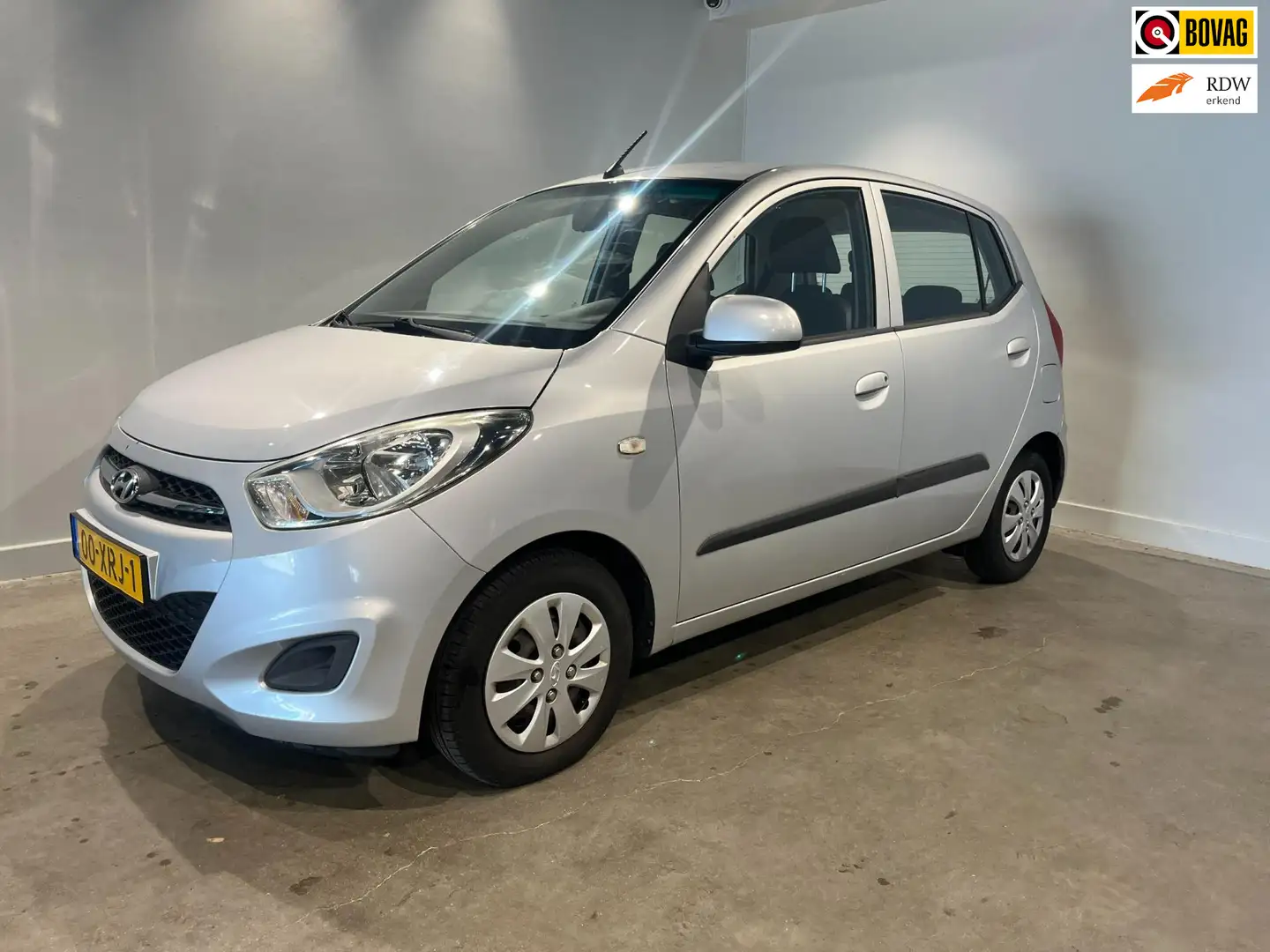 Hyundai i10 1.1 i-Drive Cool Gris - 1