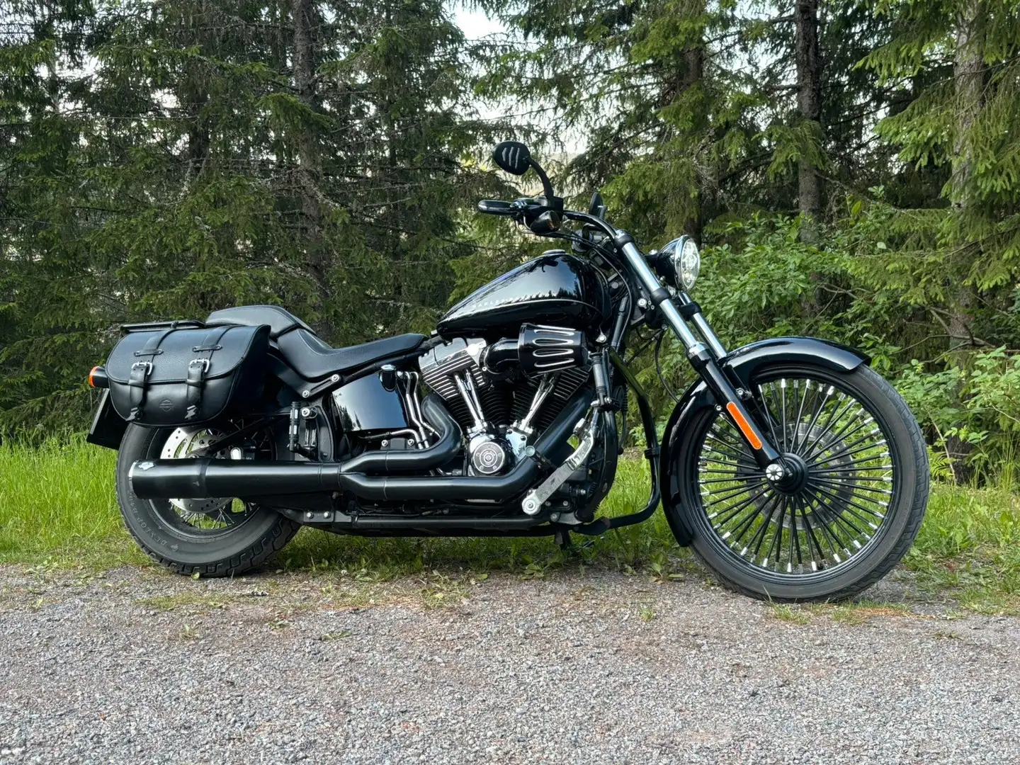 Harley-Davidson Softail Blackline Noir - 1