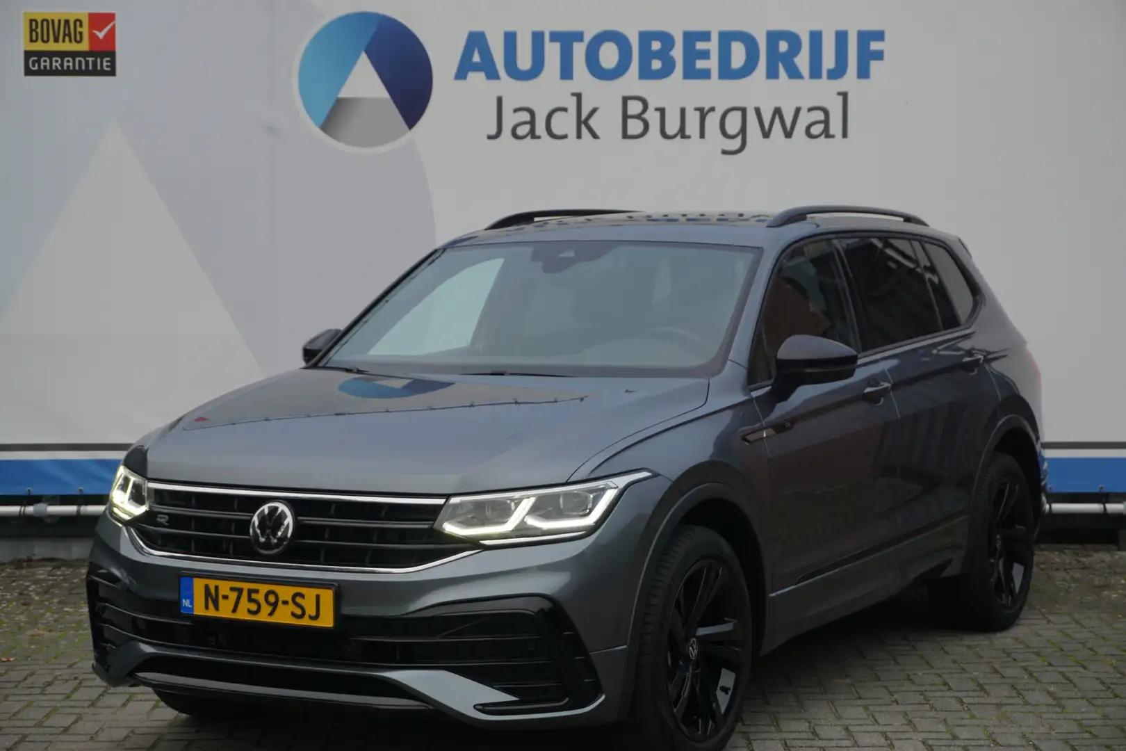 Volkswagen Tiguan Allspace 1.5 TSI DSG R-Line Business+ 7p. Trekhaak | Pano | Grijs - 2