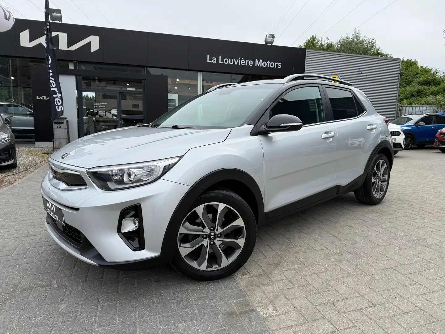 Kia Stonic 1.4i Fusion ISG**CUIR*CLIM*JANTE*CAMERA*GARANTIE Gris - 1