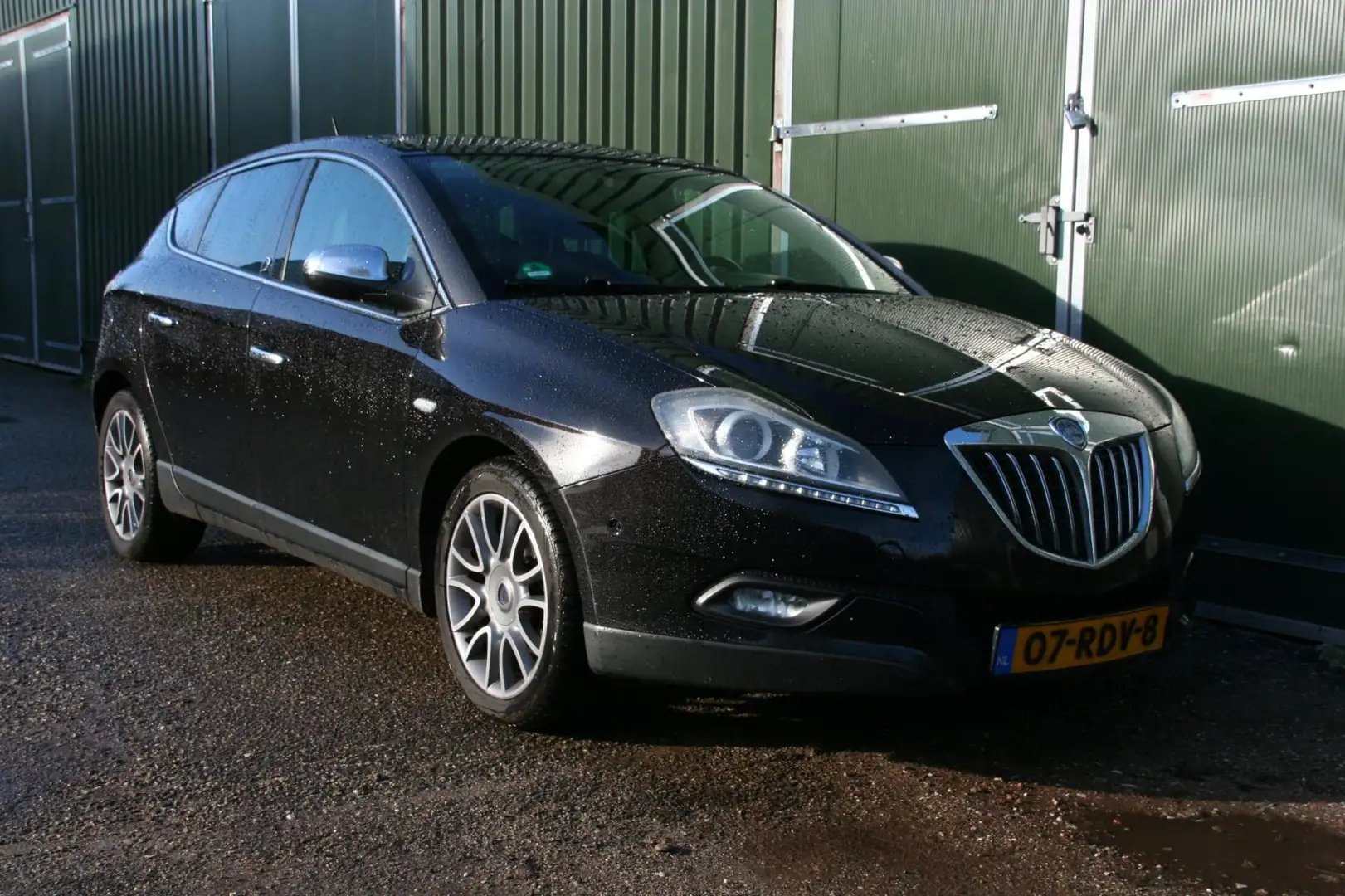 Lancia Delta 1.4 M.air Platino, LEER, AIRCO, NAVIGATIE, PANORAM Schwarz - 2