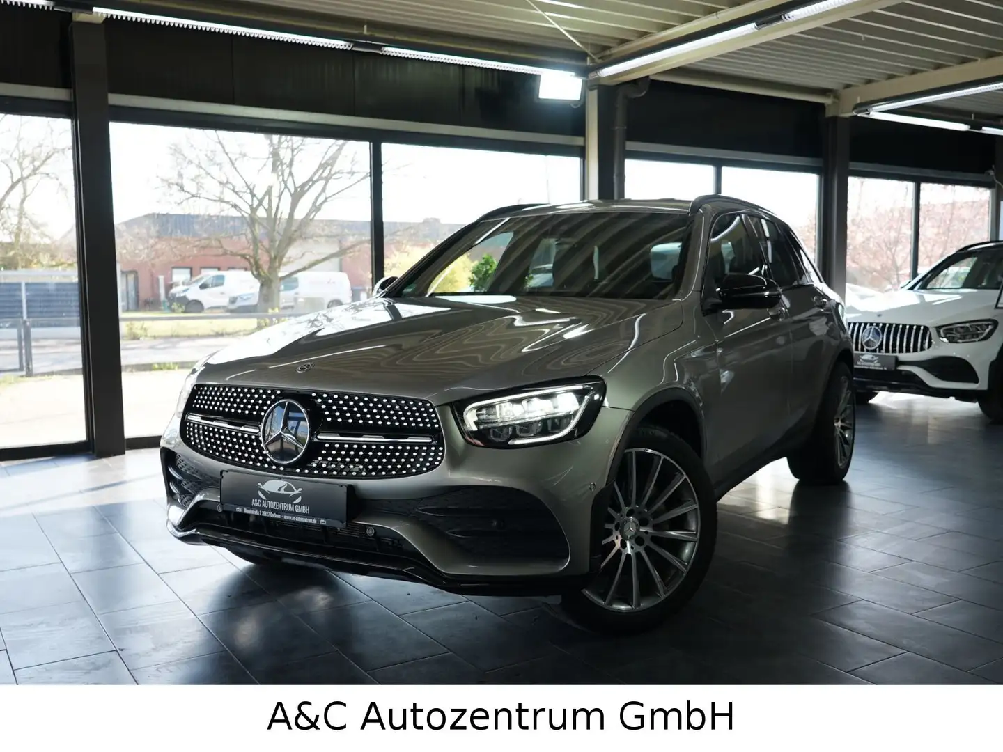 Mercedes-Benz GLC 200 4Matic AMG Line Silber - 2