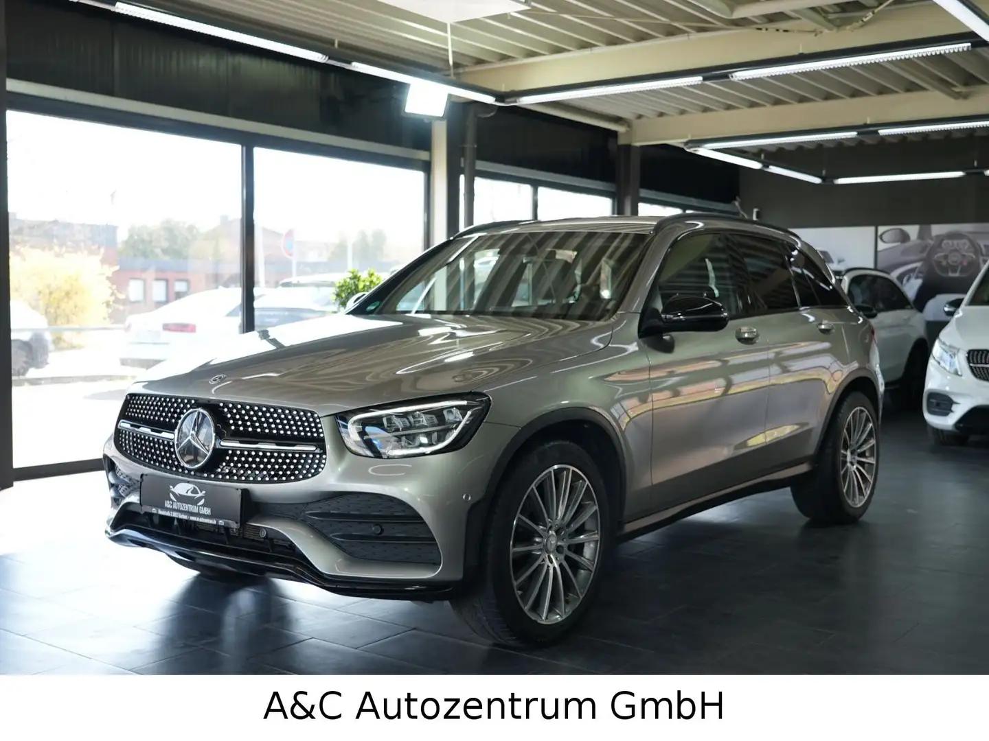Mercedes-Benz GLC 200 4Matic AMG Line Silber - 1