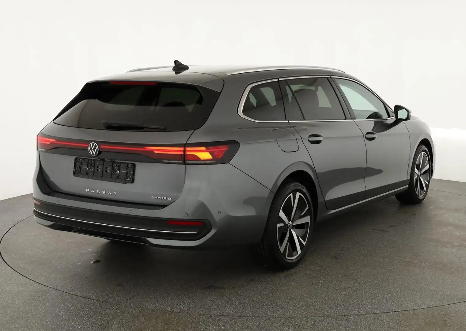 Volkswagen Passat Variant 1.5 TSI eHybrid 150 kW Business Business, HuD, ... Šedá - 2
