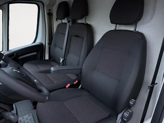 Opel Movano view 8