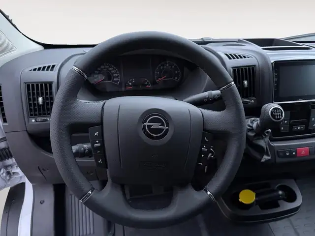 Opel Movano view 9
