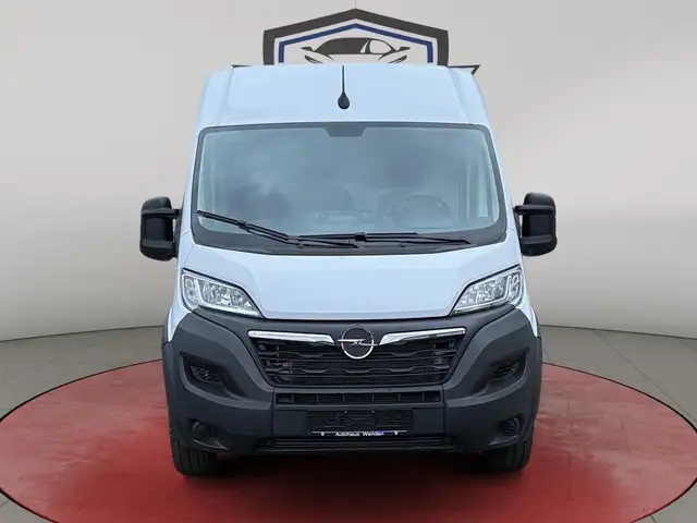 Opel Movano view 4