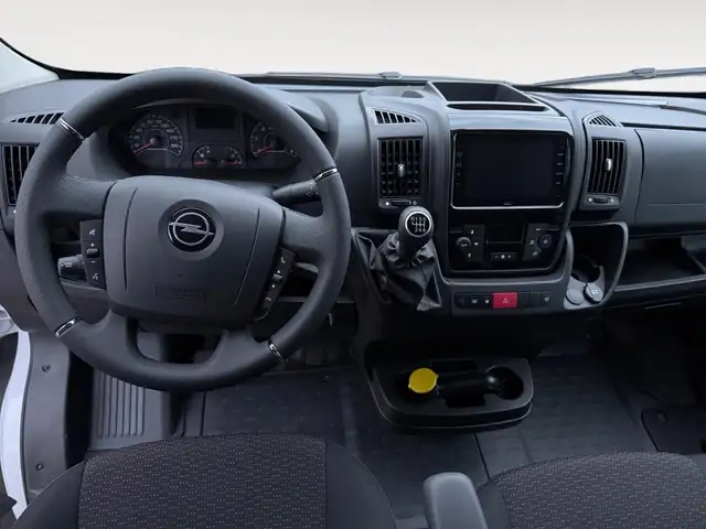 Opel Movano view 10