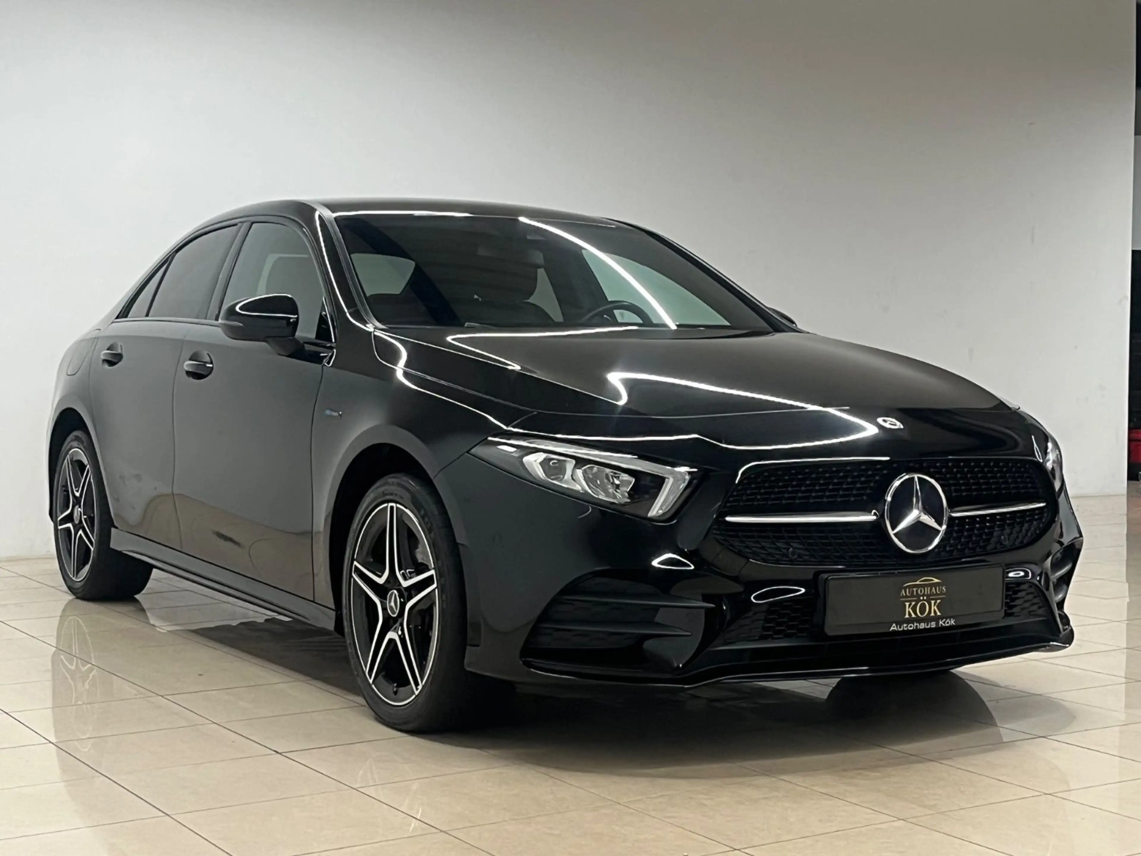 Mercedes-Benz A 250 Limousine e AMG Line Edition LED PDC Verkeh — photo 4