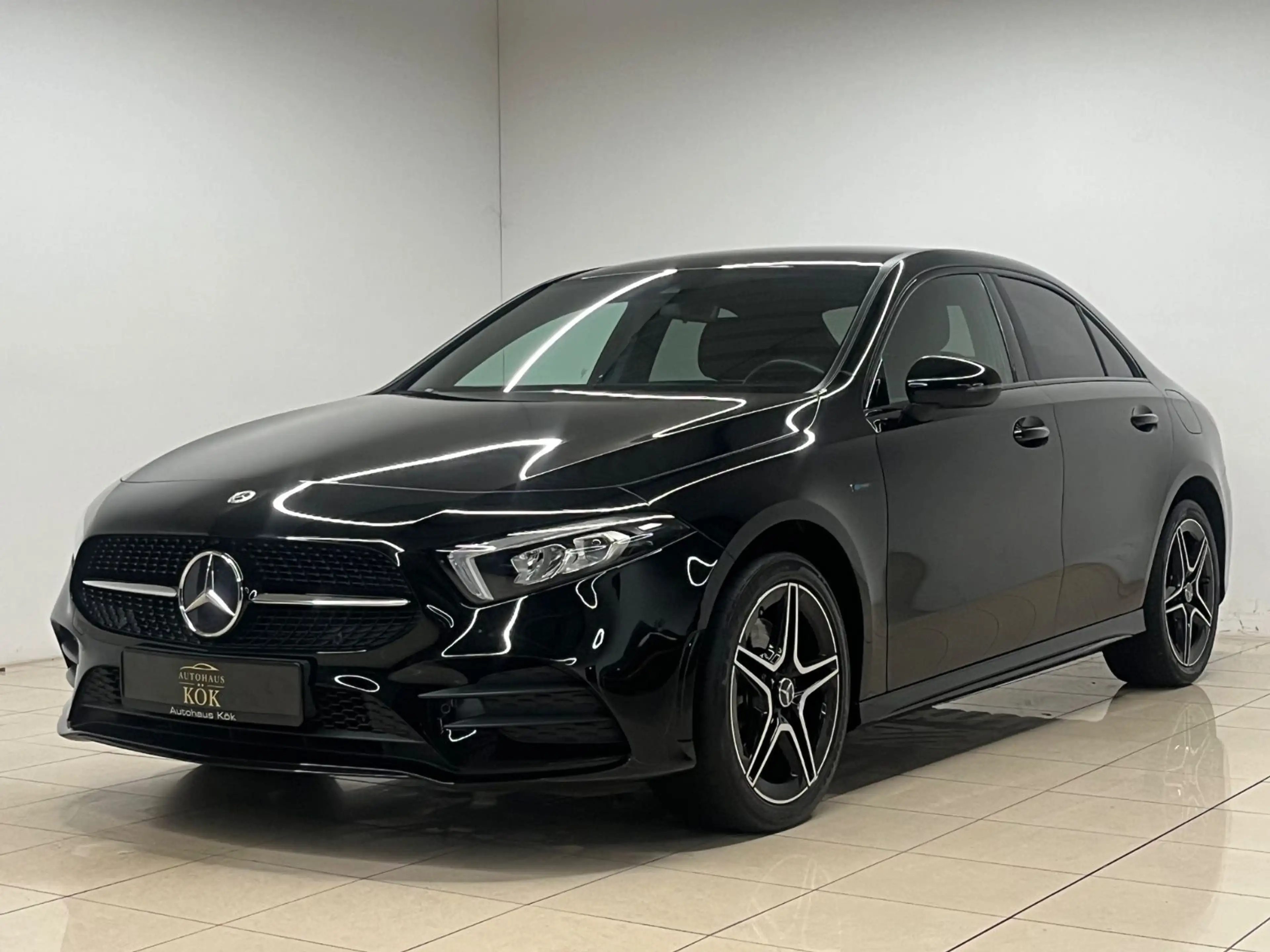Mercedes-Benz A 250 Limousine e AMG Line Edition LED PDC Verkeh — photo 2