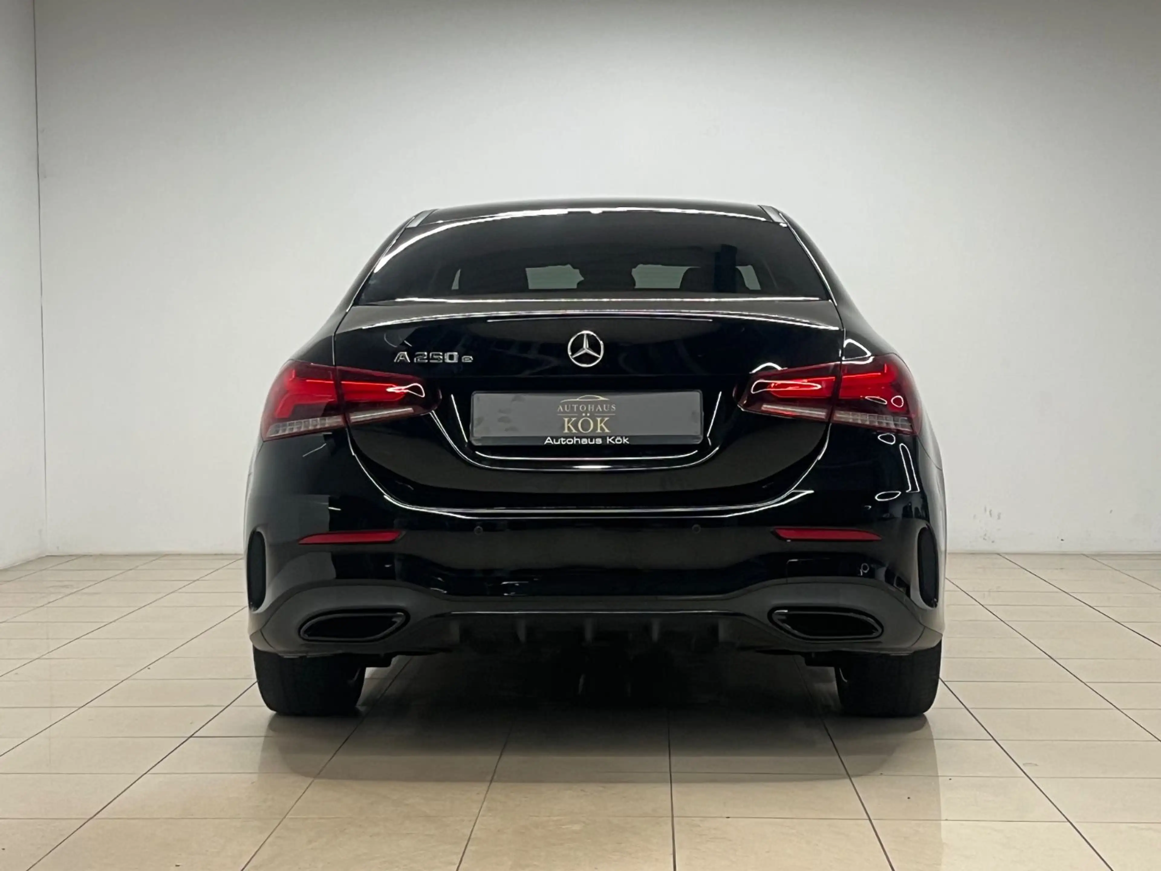 Mercedes-Benz A 250 Limousine e AMG Line Edition LED PDC Verkeh — photo 8