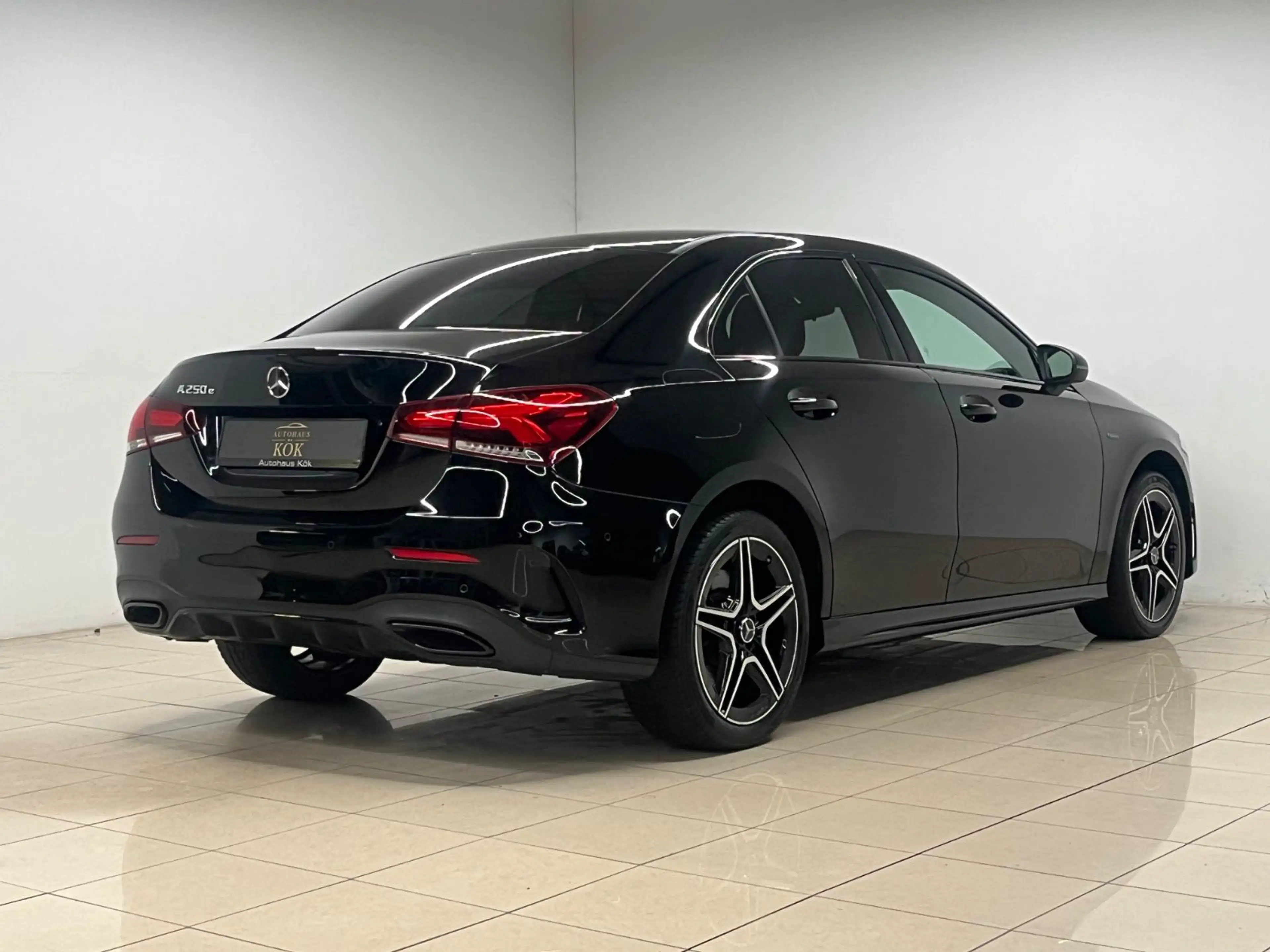 Mercedes-Benz A 250 Limousine e AMG Line Edition LED PDC Verkeh — photo 7