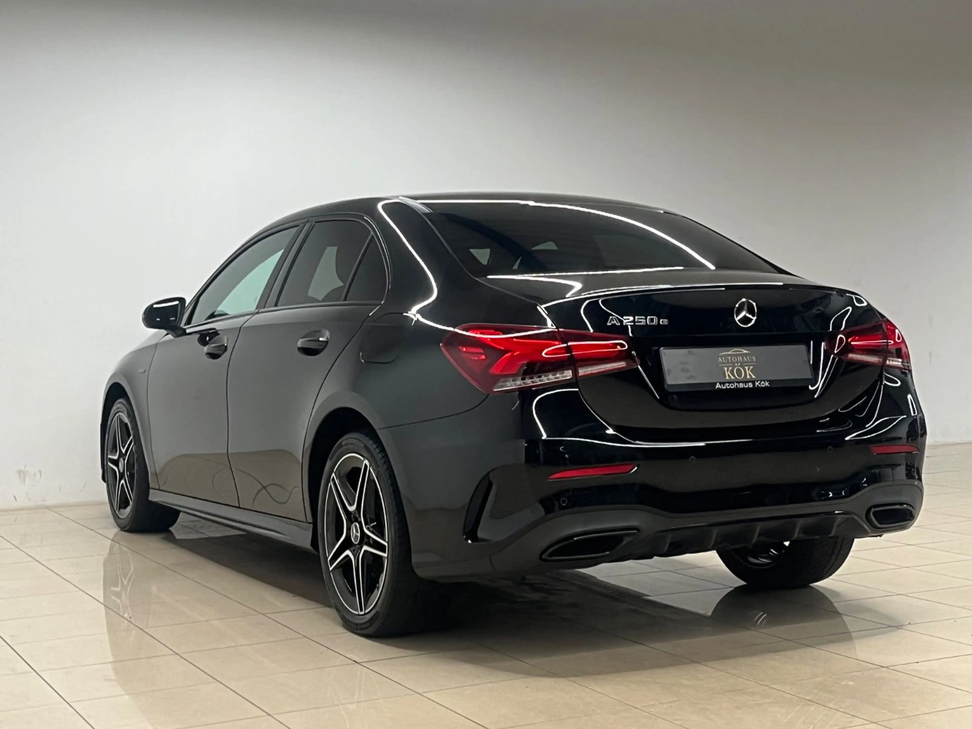 Mercedes-Benz A 250 Limousine e AMG Line Edition LED PDC Verkeh — photo 9