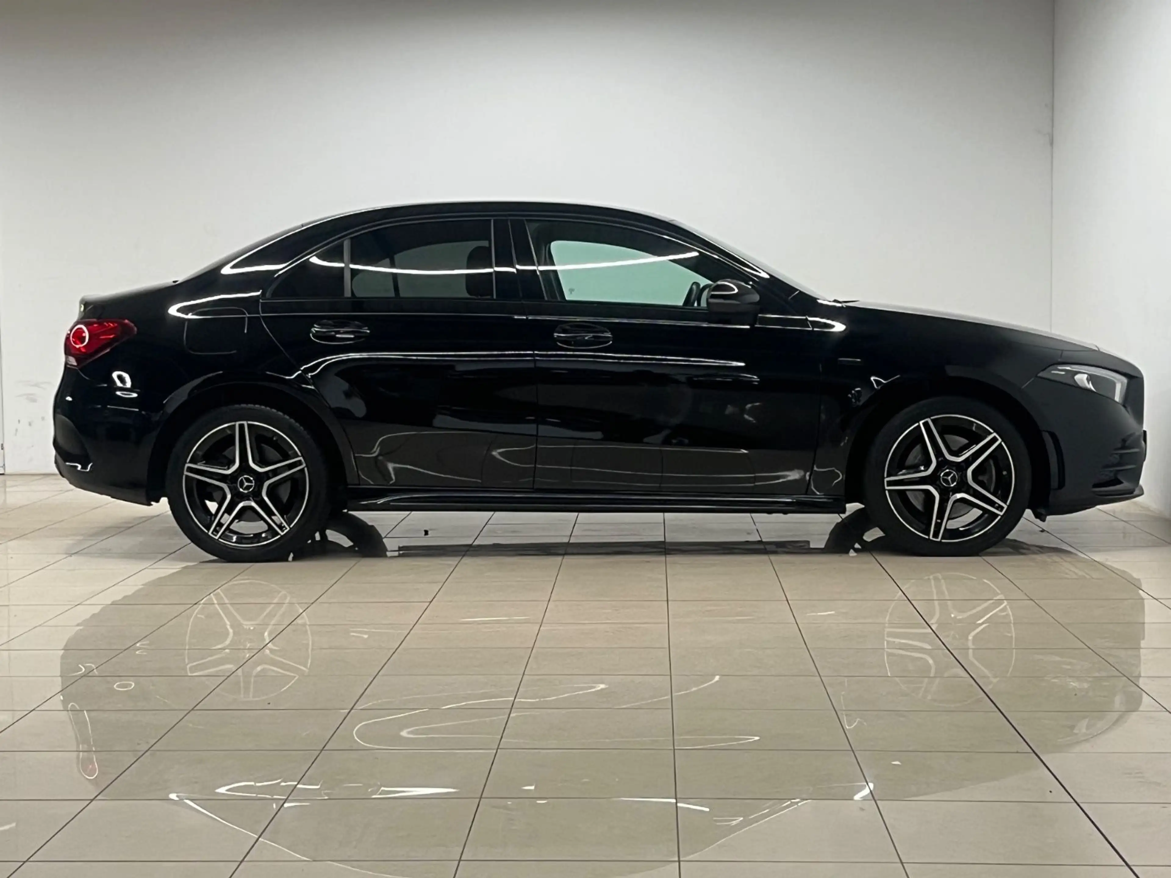 Mercedes-Benz A 250 Limousine e AMG Line Edition LED PDC Verkeh — photo 10