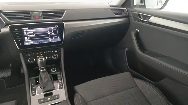 Skoda Superb view 13