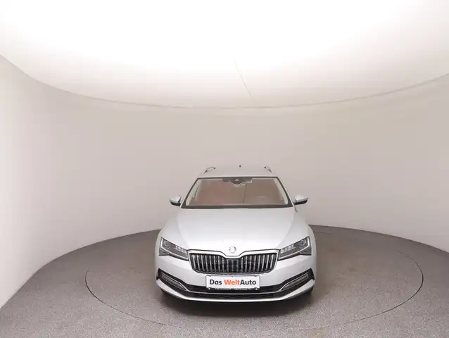 Skoda Superb view 3