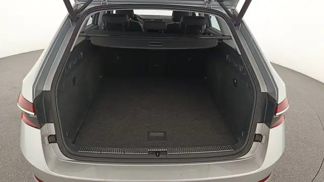 Skoda Superb view 7