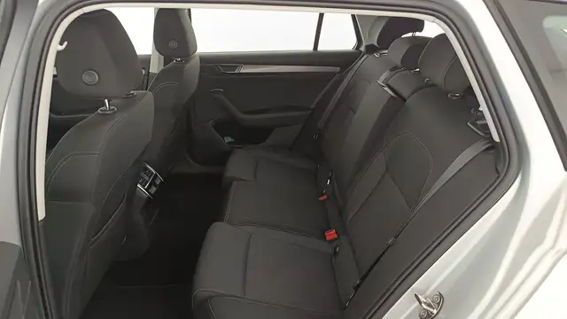 Skoda Superb view 11