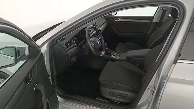 Skoda Superb view 9