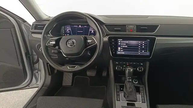 Skoda Superb view 12