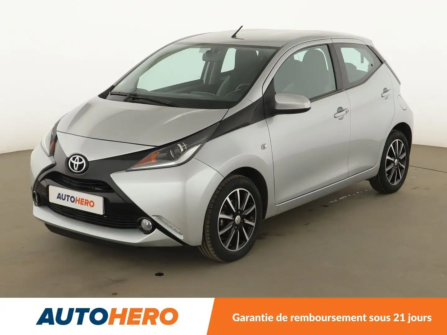 Toyota Aygo 1.0 VVT-i X-Play Gris - 1