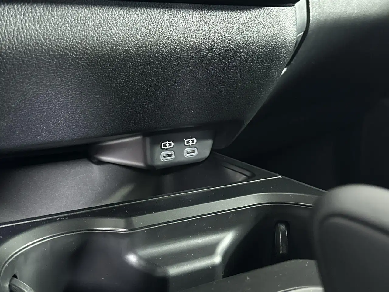 Lexus UX 300h снимка Lexus UX 300h