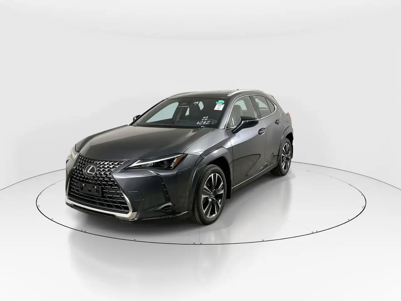 Lexus UX 300h снимка Lexus UX 300h
